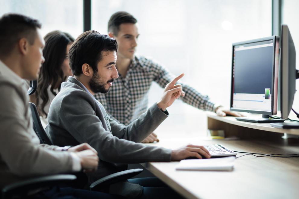© NDABCREATIVITY - stock.adobe.com Software engineers working in office on project together