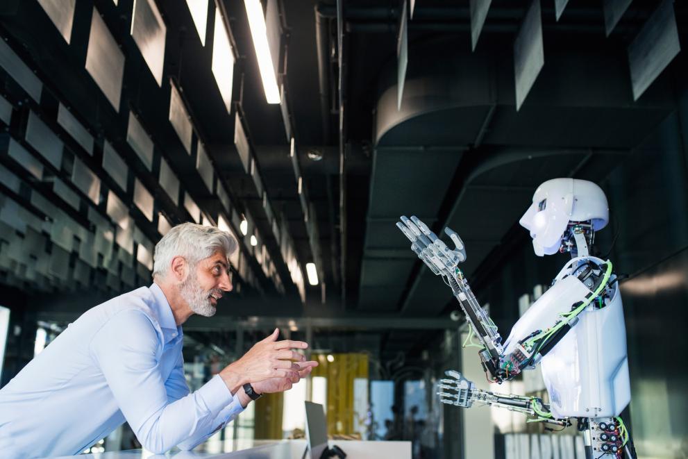 © Halfpoint - stock.adobe.com A scientist working with robot