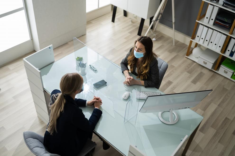 © Andrey Popov - stock.adobe.com Femaie financial advisor consulting a female client