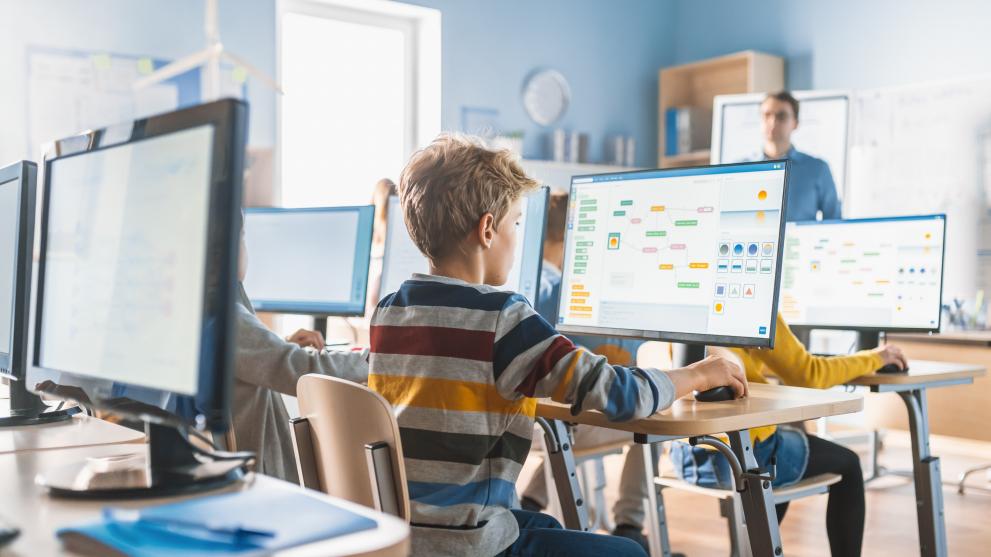 © Gorodenkoff - stock.adobe.com Students learning in classroom with computer screens
