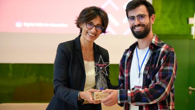 Award giving moment for Citizen Code representative